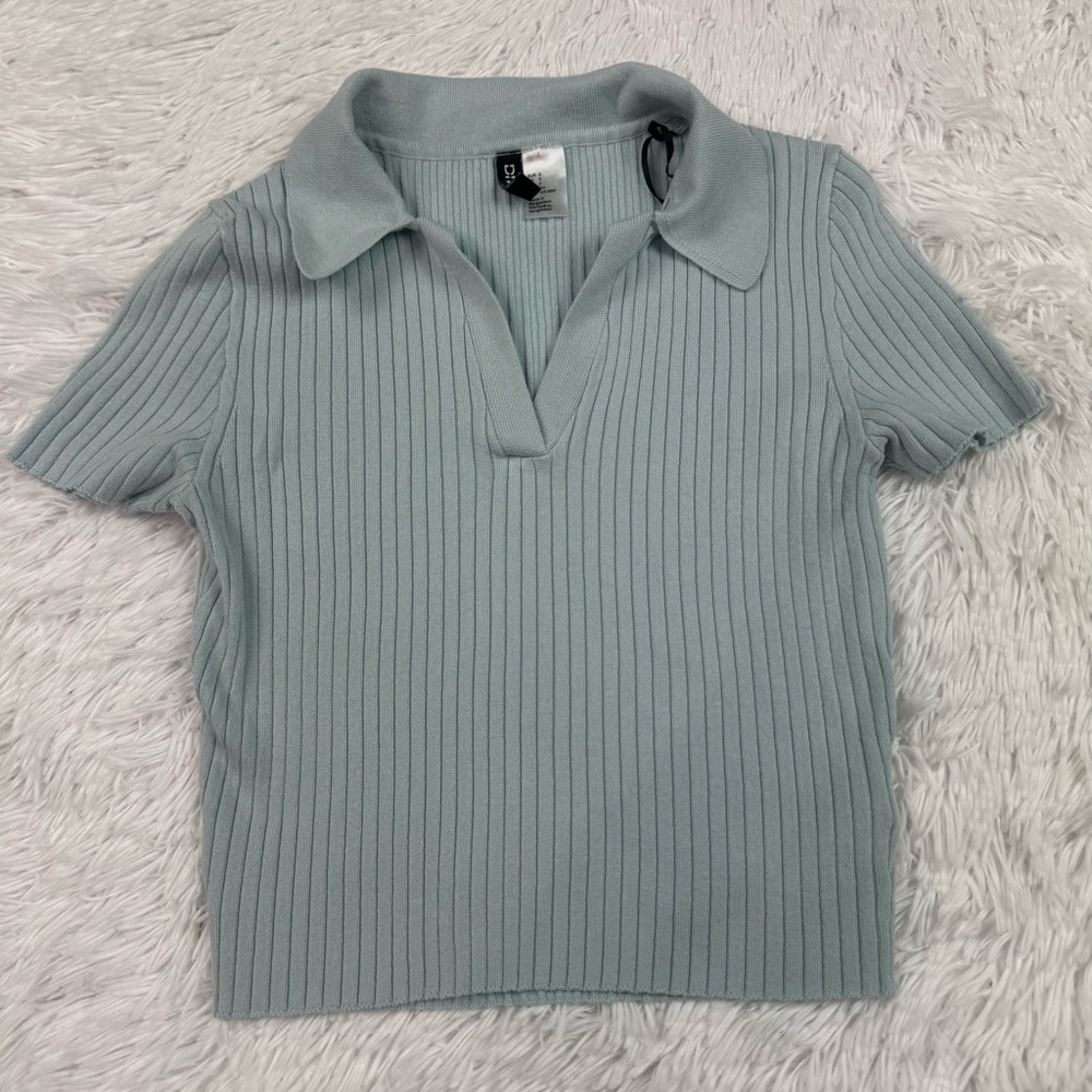 H&M Divided short sleeve ribbed knit cropped polo sweater in blue